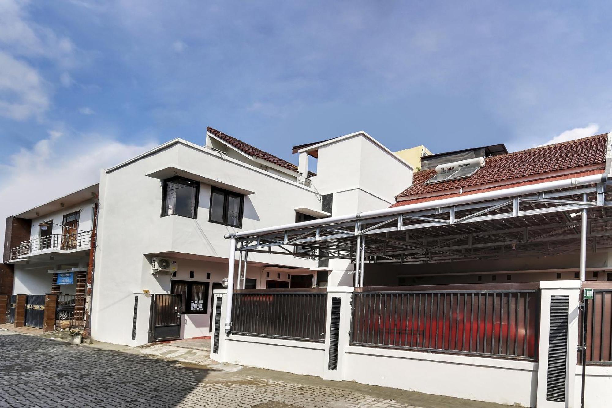 Oyo 91082 Nathania Exclusive Sleman  Εξωτερικό φωτογραφία