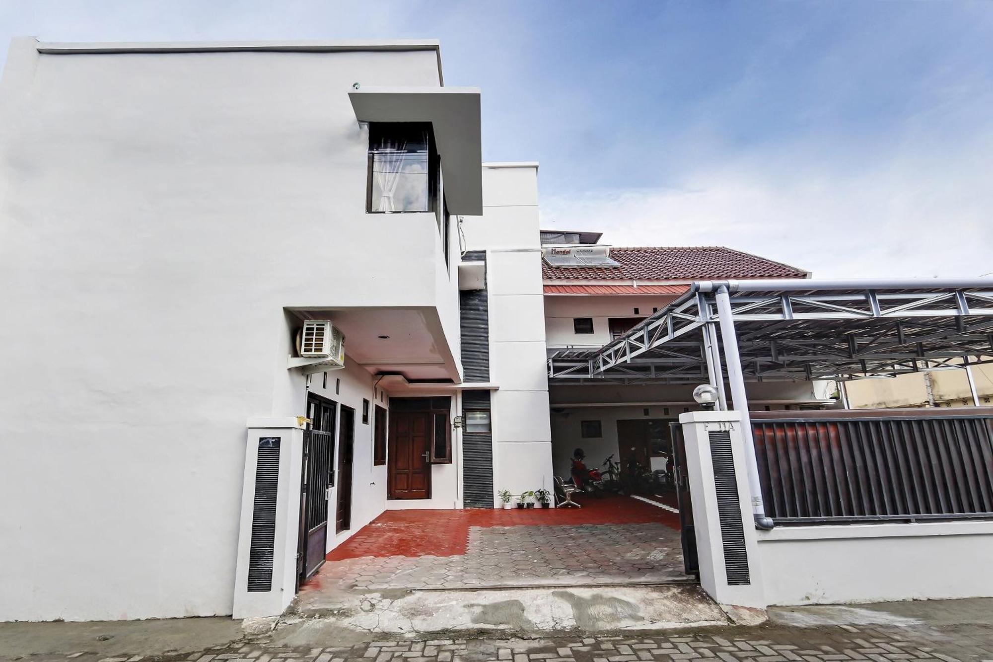 Oyo 91082 Nathania Exclusive Sleman  Εξωτερικό φωτογραφία
